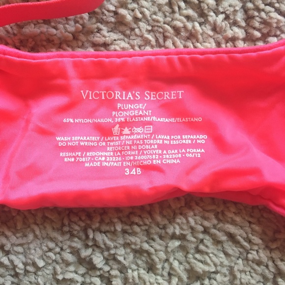 Victoria’s Secret Pink Plunge Push Up Bra - Picture 4 of 5